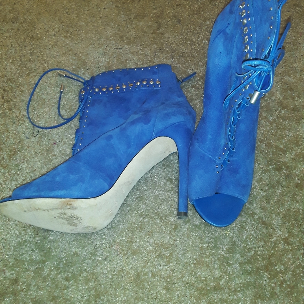 Shoes - Picture 4 of 6